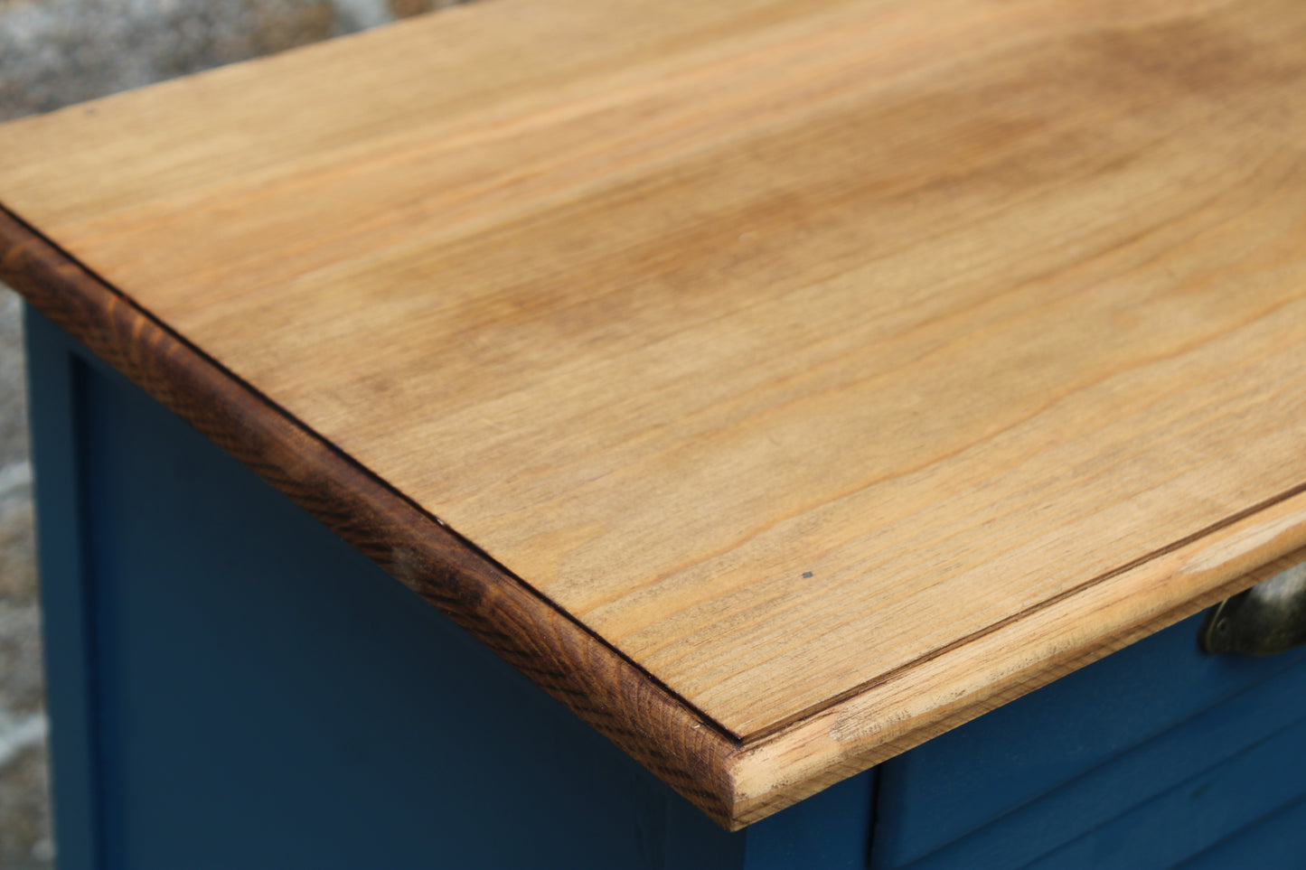 Buffet parisien vintage bleu profond & plateau bois naturel