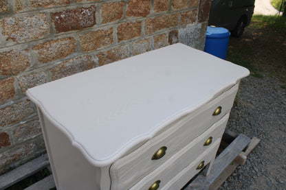 Commode vintage rénovée Greige Galuchat – Style campagne chic