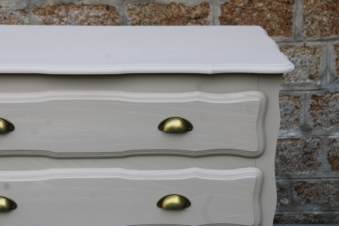 Commode vintage rénovée Greige Galuchat – Style campagne chic