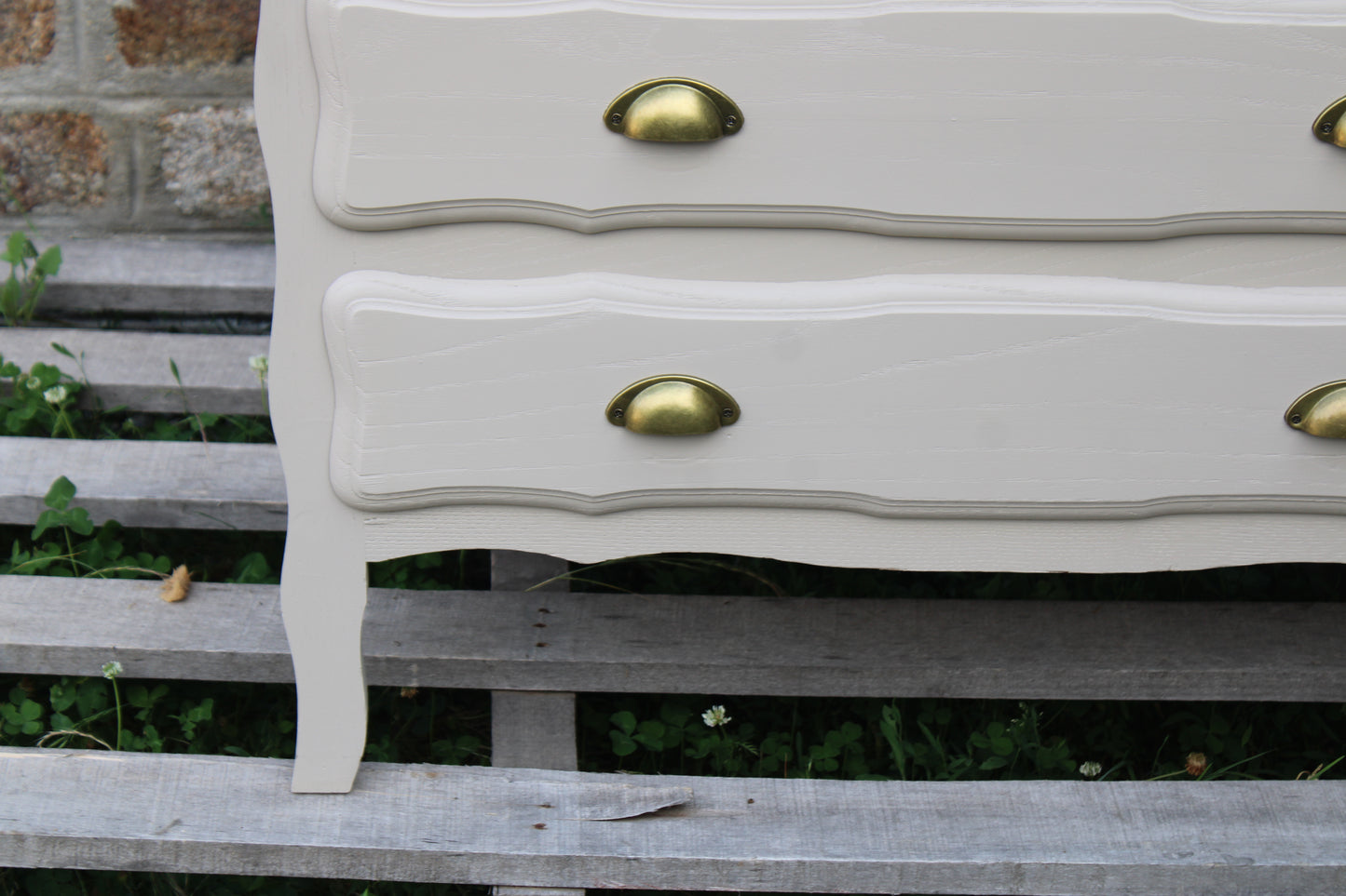 Commode vintage rénovée Greige Galuchat – Style campagne chic