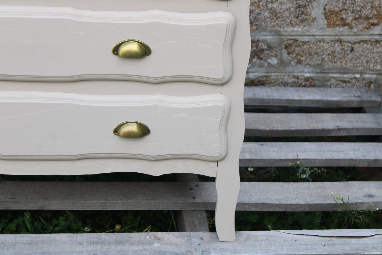 Commode vintage rénovée Greige Galuchat – Style campagne chic