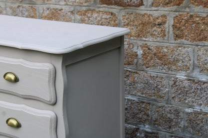 Commode vintage rénovée Greige Galuchat – Style campagne chic