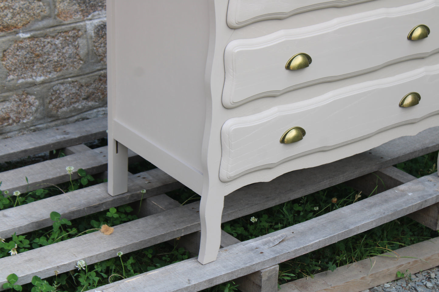 Commode vintage rénovée Greige Galuchat – Style campagne chic