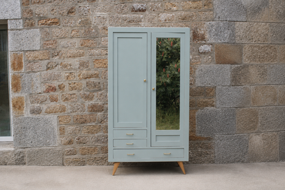 Armoire vintage asymétrique vert sauge – Miroir, penderie et tiroirs – Années 50/60 - VENDU