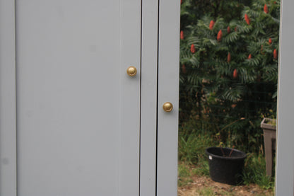 Armoire vintage asymétrique vert sauge – Miroir, penderie et tiroirs – Années 50/60 - VENDU