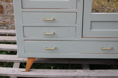Armoire vintage asymétrique vert sauge – Miroir, penderie et tiroirs – Années 50/60 - VENDU