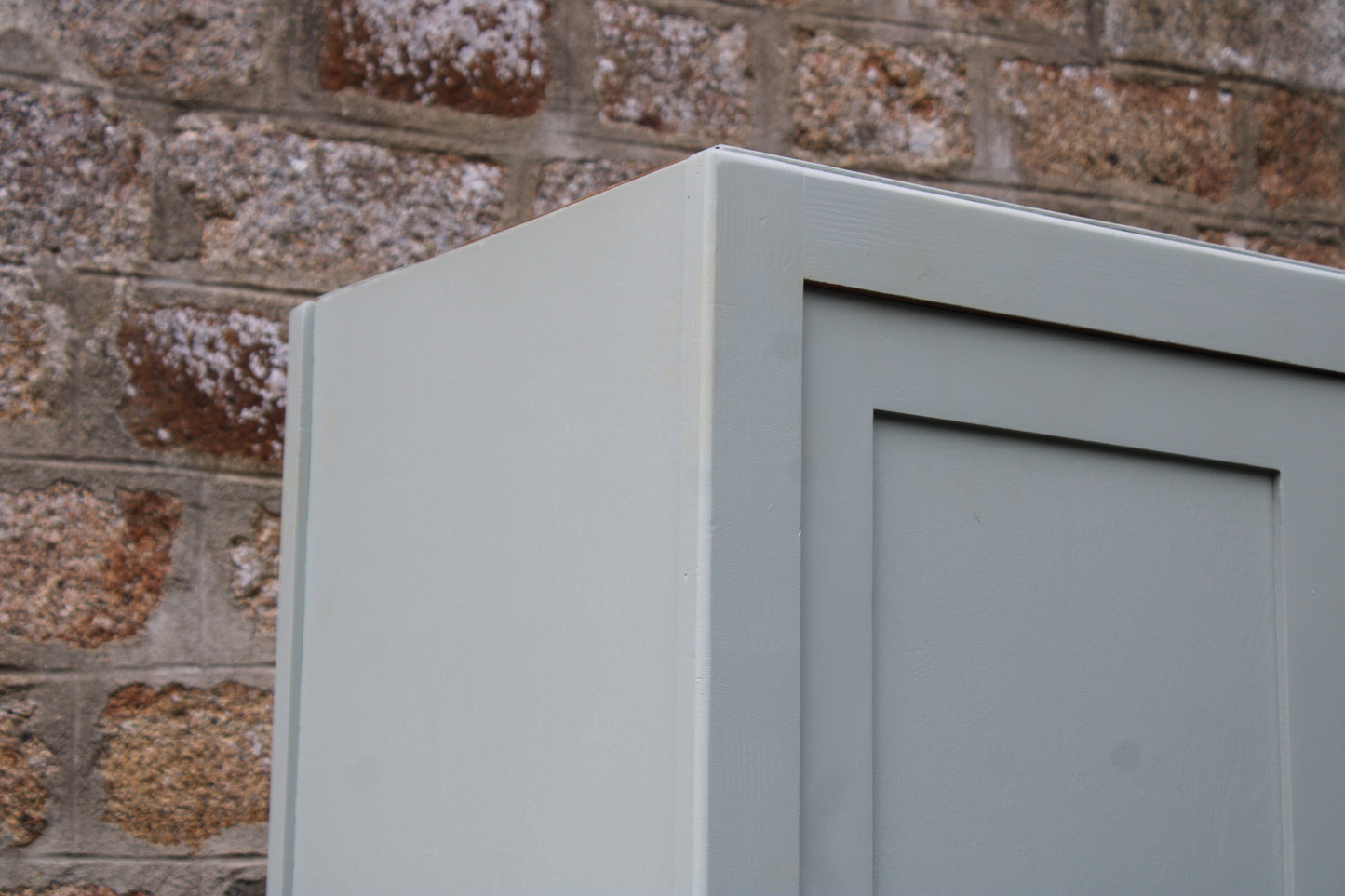 Armoire vintage asymétrique vert sauge – Miroir, penderie et tiroirs – Années 50/60 - VENDU