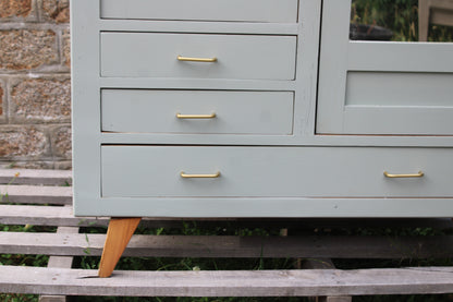 Armoire vintage asymétrique vert sauge – Miroir, penderie et tiroirs – Années 50/60 - VENDU