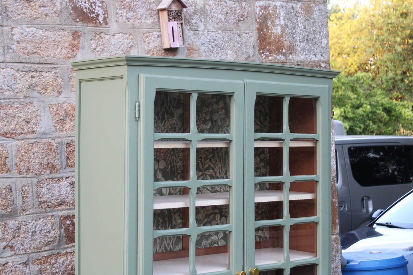 Vitrine ancienne rénovée – Vert Treillis
