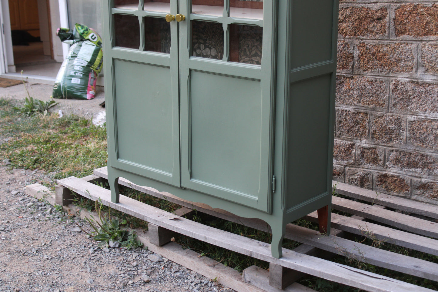 Vitrine ancienne rénovée – Vert Treillis