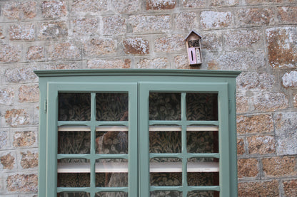 Vitrine ancienne rénovée – Vert Treillis