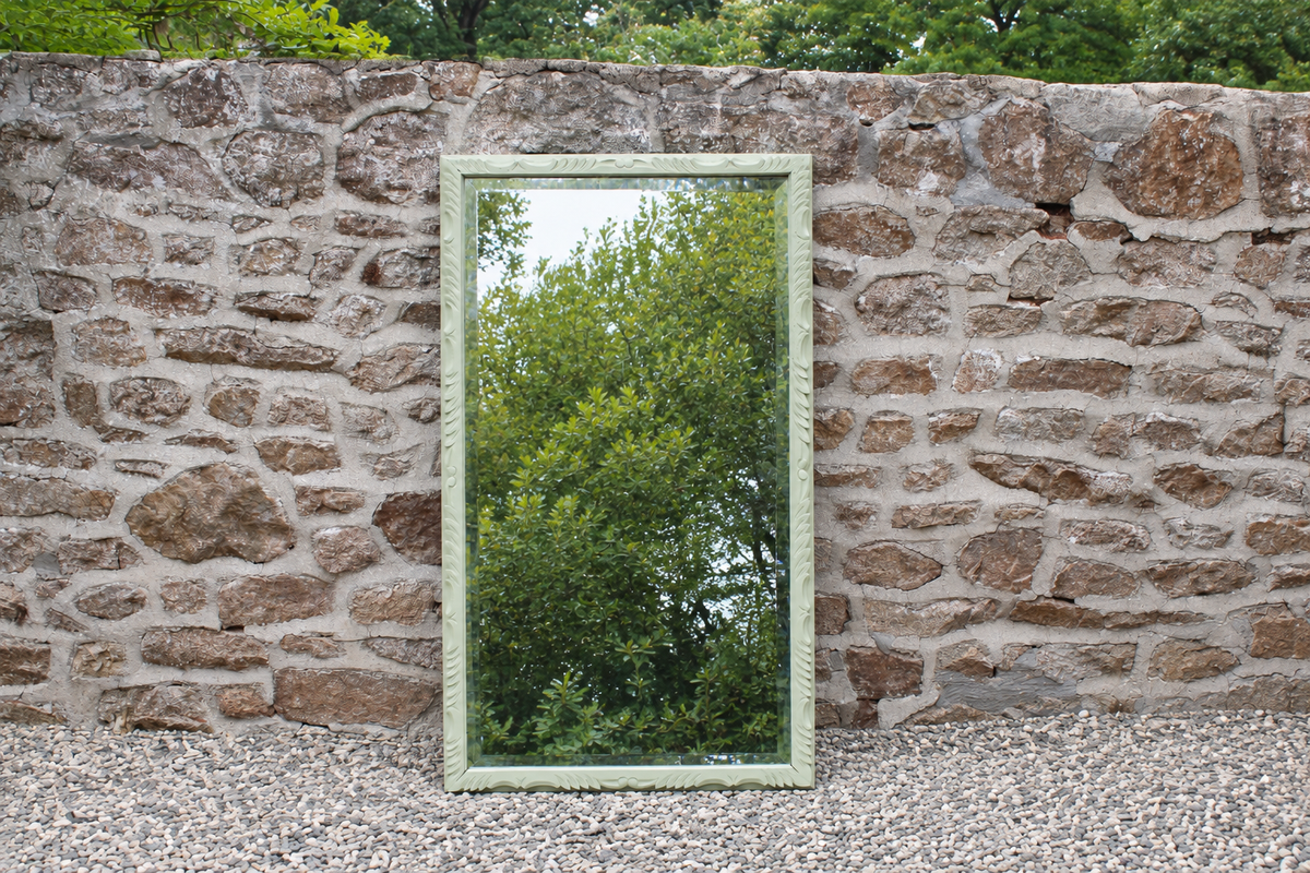 Grand miroir ancien biseauté en bois massif sculpté vert Lézard – 129 × 75 cm