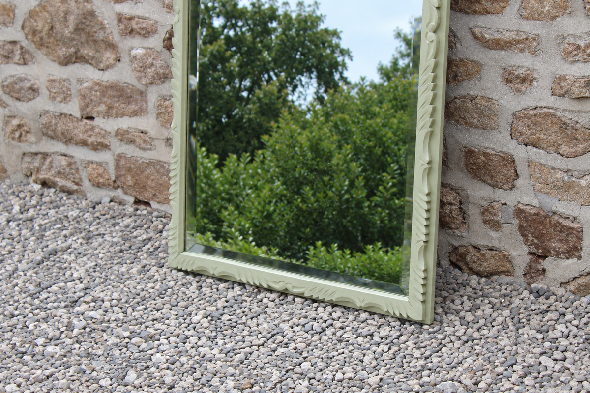 Grand miroir ancien biseauté en bois massif sculpté vert Lézard – 129 × 75 cm