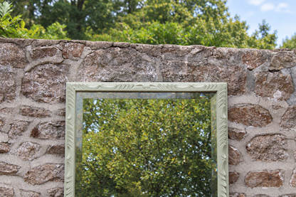 Grand miroir ancien biseauté en bois massif sculpté vert Lézard – 129 × 75 cm