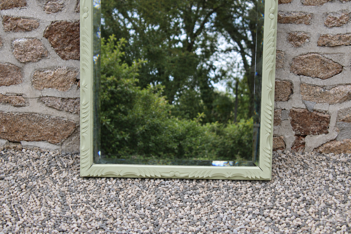 Grand miroir ancien biseauté en bois massif sculpté vert Lézard – 129 × 75 cm