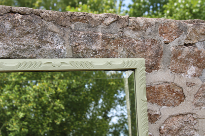 Grand miroir ancien biseauté en bois massif sculpté vert Lézard – 129 × 75 cm
