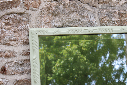 Grand miroir ancien biseauté en bois massif sculpté vert Lézard – 129 × 75 cm