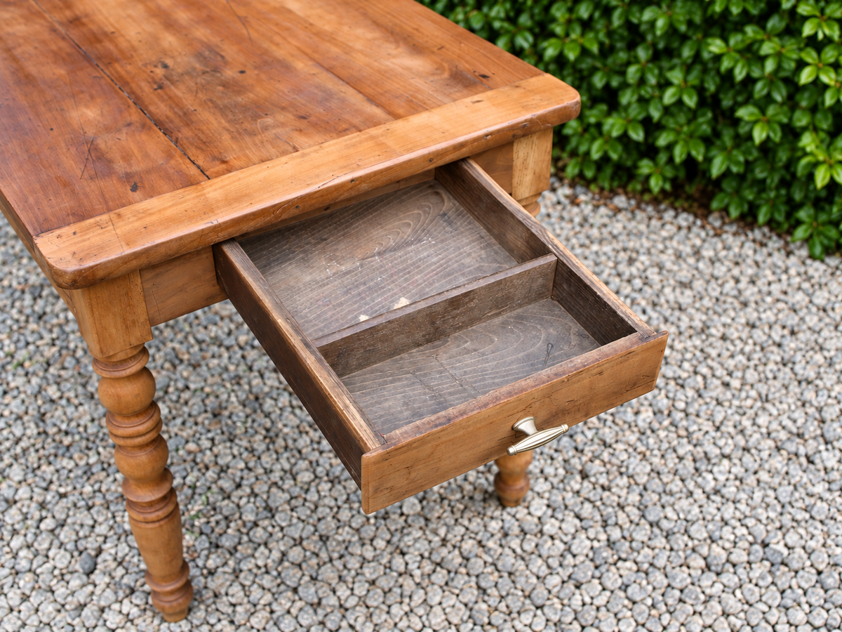 Table de ferme ancienne en bois – pieds tournés, tiroir et rallonge d’appoint - VENDU