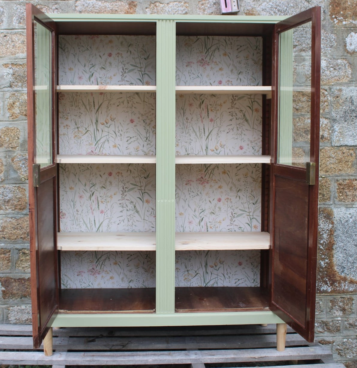 Vitrine ancienne rénovée – vert Lézard (Pure & Paint) - VENDU