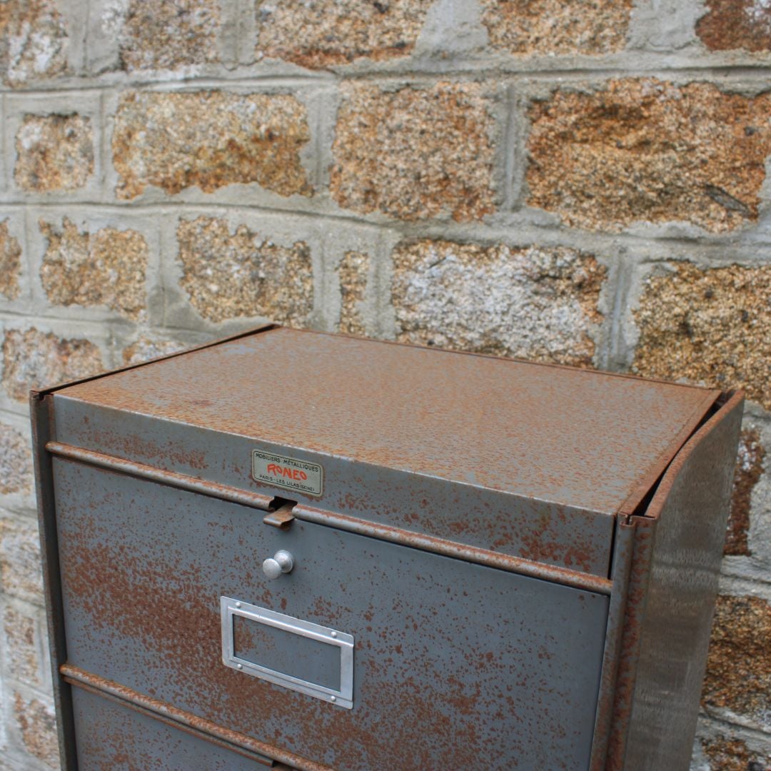 Meuble classeur industriel en métal patiné – RONEO - VENDU