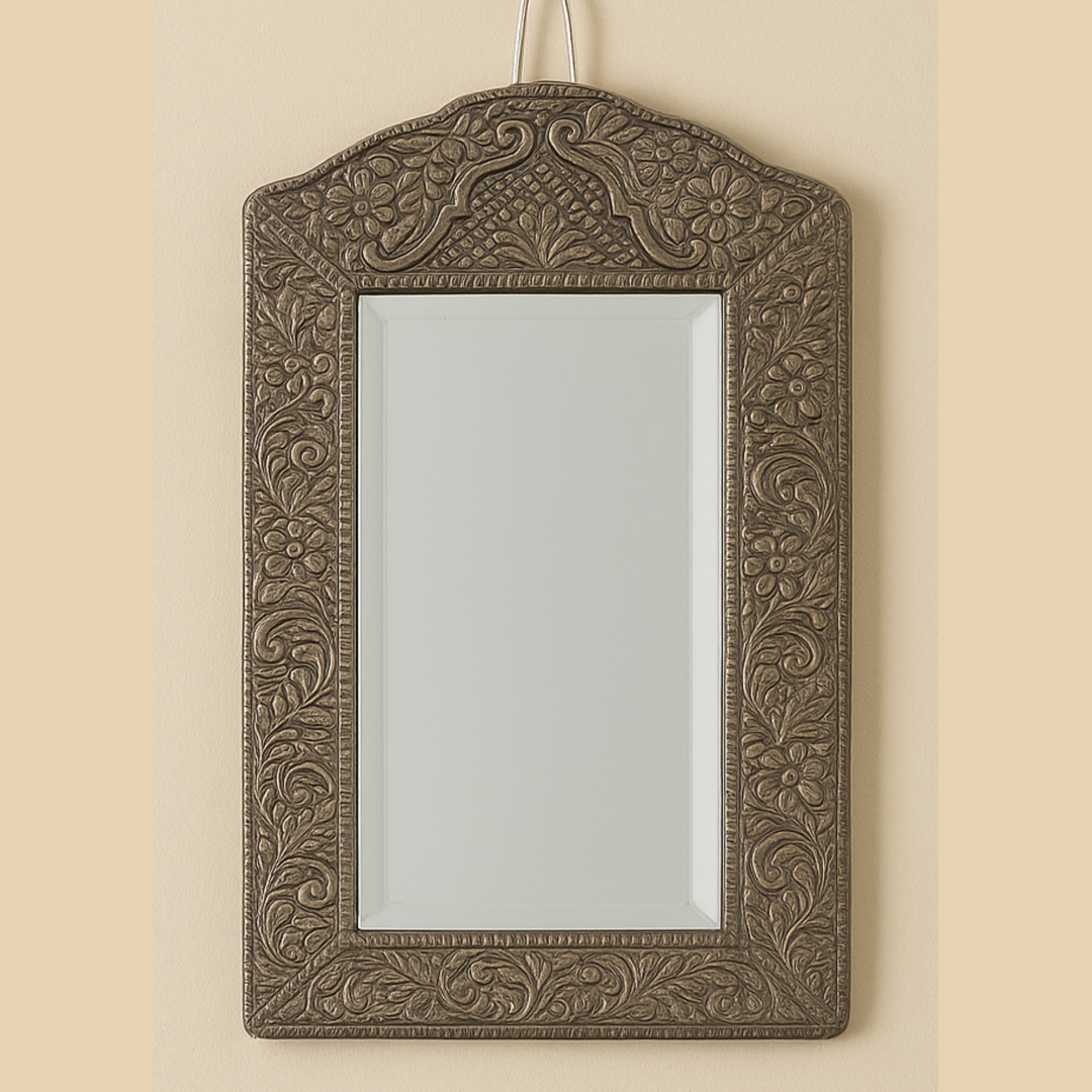 Miroir oriental en métal ciselé – biseauté, à poser ou accrocher